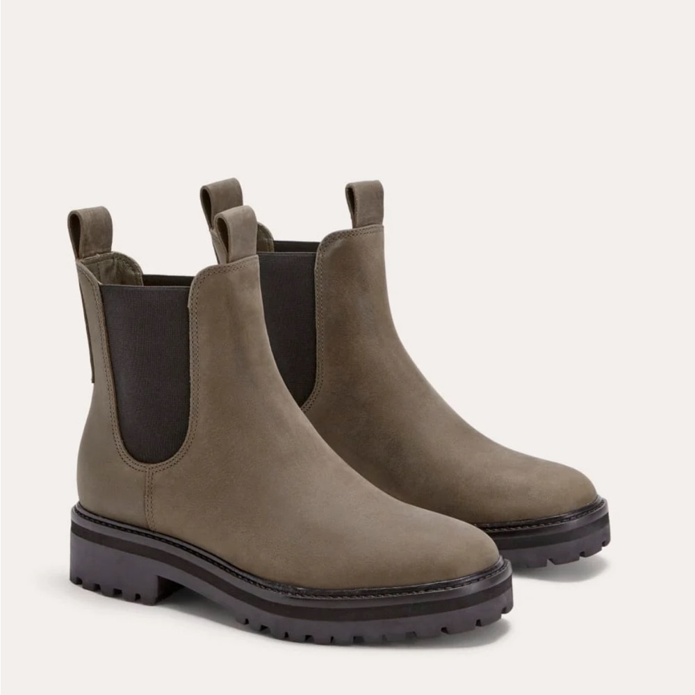 Everlane Lug Chelsea Boots - vintage fossil brown, size 9 - excellent conditions